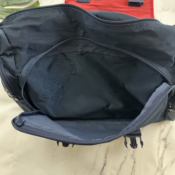 Tommy Hilfiger Vintage Y2k Shoulder Messenger Bag Navy Blue Red Buckles - Picture 9 of 9